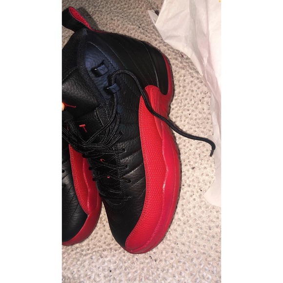 🔥MAKE AN OFFER! NIKE AIR JORDAN 12 FLU GAME🔥 - Picture 6 of 7